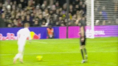 激情对决！阿斯顿维拉迎战埃弗顿，马丁内斯、沃特金斯领衔首发，格拉利什、皮克福德激战正酣！